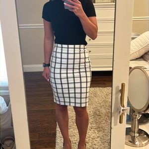 Express - Work Skirt with Slit in the back